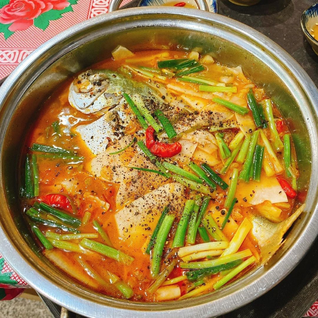 [🆕🇻🇳] CÀ MÈN – Đặc sản quê hương Quảng Trị 🍔 Top1Food 🍜 Cá chim trắng um chua

Cá chim trắng biển thịt rất ngọt và béo, ít xương nên người già, em bé ăn đều rất tốt cho sức khoẻ.

Cá chim um với quả chua, một lo , shares-0✔️ , likes-7❤️️ , date-2024-11-04 22:00:05🇻🇳🇻🇳🇻🇳📰🆕