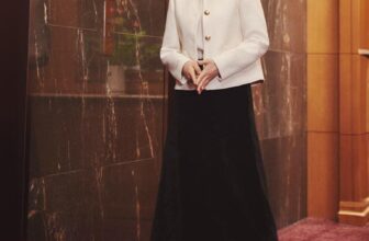 [🆕🇻🇳] The Cyan Pearl VNXK 👕 Top1Fashion 👗  Chân váy nhung CELEB EDITI0N xuất Hàn, ngoài là nhung mịn giả vết xước nhẹ, phối cùng len hay dạ hợp quá trời, 2 màu nâu sữa và đen sz 55 66 77 88 cho eo t , shares-0✔️ , likes-12❤️️ , date-2024-11-08 17:42:11🇻🇳🇻🇳🇻🇳📰🆕