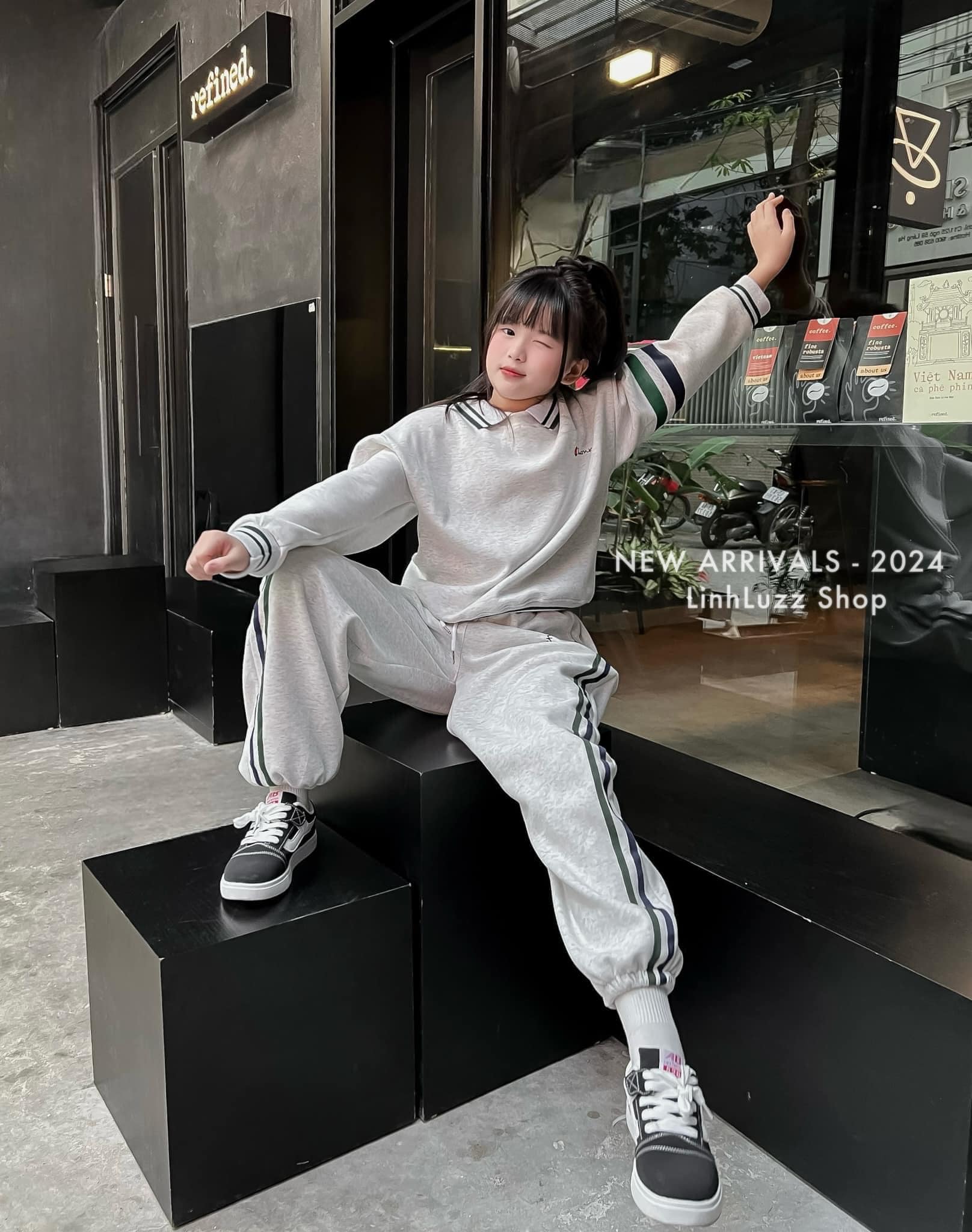 [🆕🇻🇳] LinhLuzz Shop – Thời Trang Trẻ Em 🧑‍🧒❤️️👶⭐️ ” SET thể thao CHAMPI ON ” – 2 phom dáng Quần và Váy dành cho Bé Trai / Bé Gái
– năm nay toàn set Nỉ đẹp siêu đẹp , chất cực chất .. chất liệu nỉ ép Hàn m , shares-1✔️ , likes-7❤️️ , date-2024-11-11 02:00:07🇻🇳🇻🇳🇻🇳📰🆕