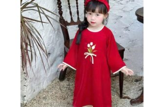 [???]  HTB STORE Chuyên Thời Trang Trẻ Em  ?‍?❤️️?⭐️ set bộ cách tân áo dài kèm bờm siêu đẹp siêu xinh , hàng chuẩn đón tết lun nhé , chất lụa hoa loại đẹp …
#220k
Bảng size tham khảo:
Size 1-10 cho bé 10-2 , shares-0✔️ , likes-1❤️️ , date-2024-11-11 18:14:36????????