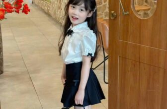 [🆕🇻🇳]  MiuMiu Kids – Đồ trẻ em 🧑‍🧒❤️️👶⭐️ 𝐇𝐨𝐭 𝐝𝐫𝐞𝐬𝐬
Set điệu đà làm nổi bật phong cách riêng của nàng thơ, mỗi bước đi của con yêu trở nên tự tin và và xinh đẹp hơn bao giờ hết. Cùng chất vải mềm m , shares-1✔️ , likes-7❤️️ , date-2024-11-14 18:34:07🇻🇳🇻🇳🇻🇳📰🆕