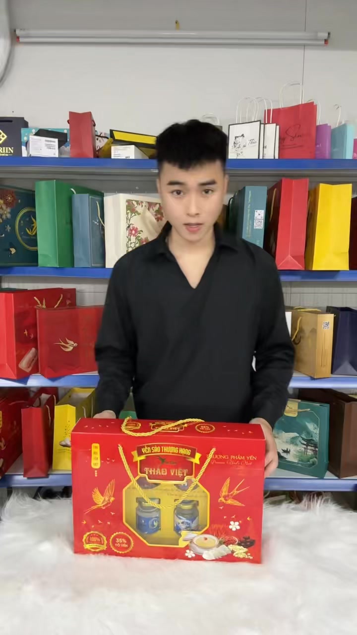 [🆕🇻🇳] In Túi Giấy, Túi Nilon, Tem nhãn Nhanh -giá rẻ  🎨 Top1Designs ✨  In ấn và thiết kế mẫu hộp quà đựng hũ yến chưng cao cấp.

 Ưu điểm:
– Mẫu hộp kích thước lớn để phù hợp làm quà biếu tặng.
– Đựng được 10, 8, 6 hũ để dễ bá , shares-0✔️ , likes-1❤️️ , date-2024-11-21 17:52:56🇻🇳🇻🇳🇻🇳📰🆕