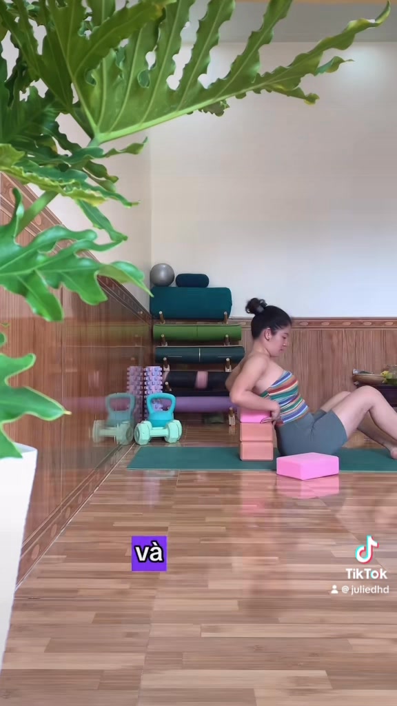 [???] YÊN’S YOGA Studio – Yên’s Yoga, Tâm khoẻ – dáng xinh  ? Top1Yoga ??‍♀️ Trước khi vào tư thế wheel pose (bánh xe), bạn đã thực hiện động tác “bổ trợ” mở lưng trên hay chưa?
 , shares-0✔️ , likes-5❤️️ , date-2024-11-22 01:02:22????????