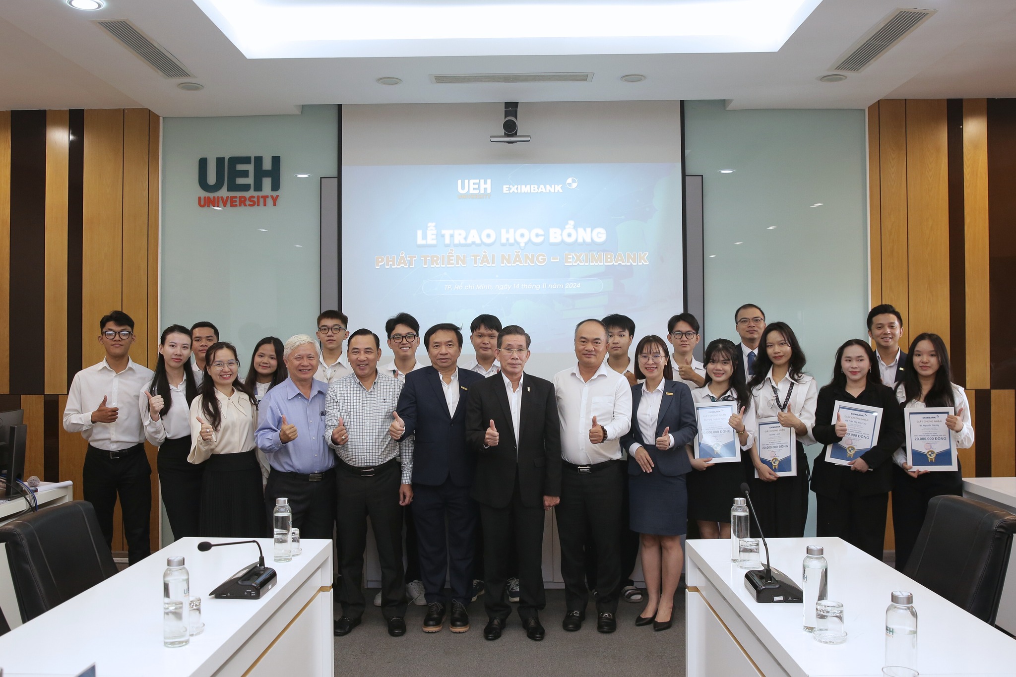 [🆕🇻🇳] Beeshop – Thiết kế & Thời trang 🧑‍🧒❤️️👶⭐️ Áo khoác ngoài Berns xịn xò
Chất liệu 2 da dày dặn bé vừa ấm áp lại sành điệu
——————————
Đủ size 22-50kg ( size 130-170).
Nhận , shares-0✔️ , likes-0❤️️ , date-2024-11-26 00:39:53🇻🇳🇻🇳🇻🇳📰🆕