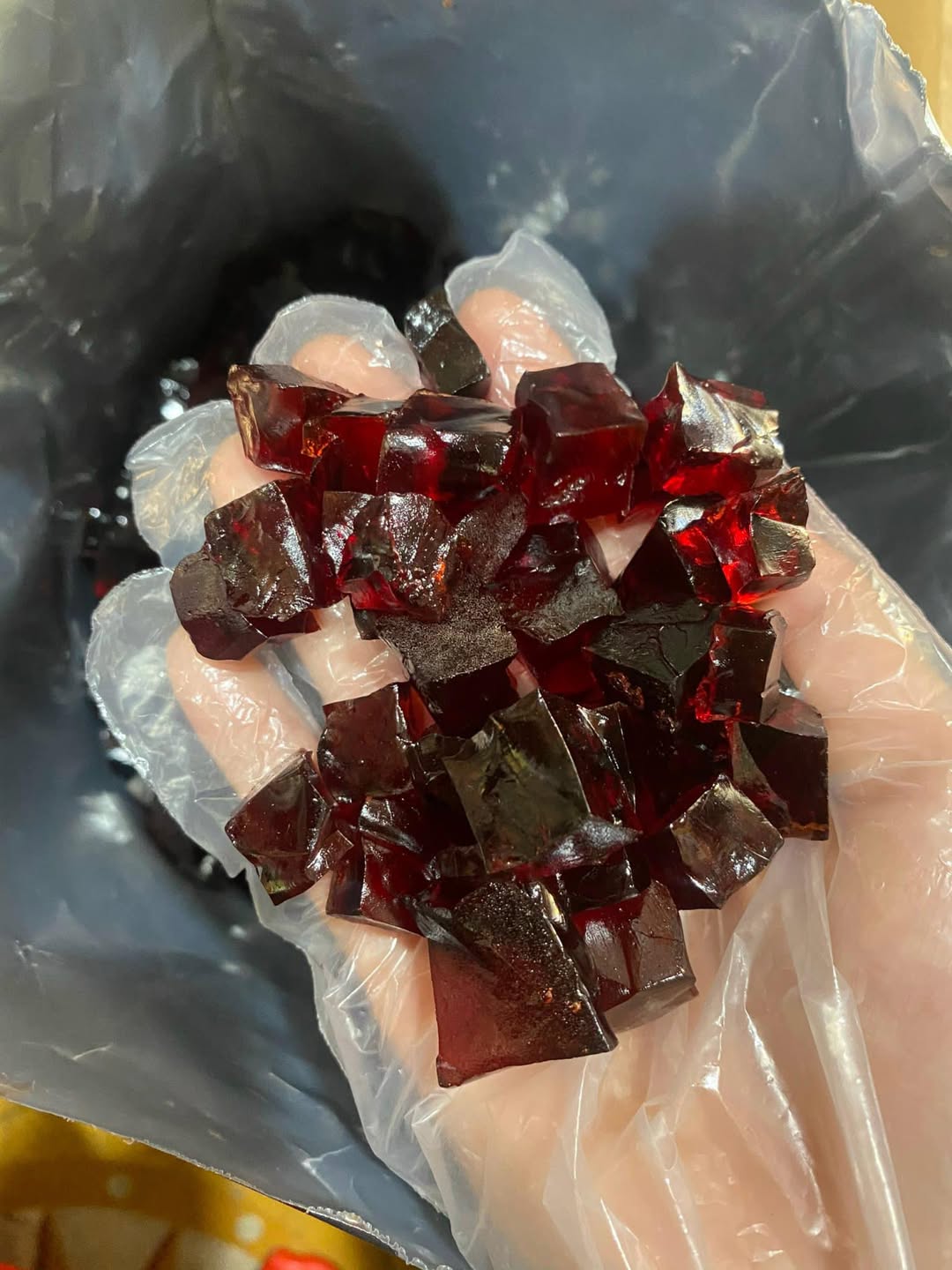 [🆕🇻🇳] Đặc sản Đà Lạt Mẹ Làm – Con Bán – Sạch 🍔 Top1Food  🍜 Vừa ra lò mẻ kẹo dẻo atiso, chua chua ngọt ngọt siêu cuốn.
Thích hợp cho các bé nhỏ ăn vặt  mà ko lo phẩm màu hóa chất ạ
—
 , shares-0✔️ , likes-4❤️️ , date-2024-11-26 21:51:06🇻🇳🇻🇳🇻🇳📰🆕