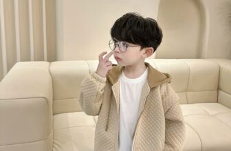 [🆕🇻🇳]  Lullabybaby – Thời trang cho bé 🧑‍🧒❤️️👶⭐️ BEEMO 4442ADB – SIÊU PHẨM HOT HIT!!!
𝐀́𝐎 𝐊𝐇𝐎𝐀́𝐂 𝐇𝐎𝐎𝐃𝐈𝐄 𝐙𝐈𝐏 𝐓𝐑𝐀̂̀𝐍 𝐁𝐎̂𝐍𝐆 𝐁𝐄𝐄𝐌𝐎
Chất liệu nỉ trần bông mềm mại, ấm áp
Thiết kế áo khoác hoodie zip hoạ tiế , shares-0✔️ , likes-0❤️️ , date-2024-12-29 03:40:01🇻🇳🇻🇳🇻🇳📰🆕