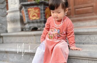[🆕🇻🇳]  Sweetie by Josie – Thời trang cho bé 🧑‍🧒❤️️👶⭐️  Hoa đua nở, chim líu lo
Chần chừ gì mà không sắm ngay cho bé tà áo dài đón Tết các mẹ nhỉ
Size 1: 7-9kg
Size 3: 12-14kg
#220k/set
, shares-0✔️ , likes-0❤️️ , date-2024-11-27 02:51:31🇻🇳🇻🇳🇻🇳📰🆕