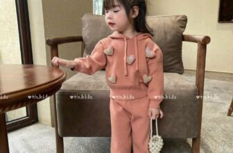 [🆕🇻🇳] Sukem House – Đồ trẻ em cao cấp – Chuyên sỉ, lẻ đồ trẻ em cao cấp 🧑‍🧒❤️️👶⭐️ Bộ len màu cam san hô cực lạ, bé mặc đi học đi chơi vừa xinh vừa ấm nha các mom!
Size: 90-130
, shares-0✔️ , likes-5❤️️ , date-2024-11-30 22:38:27🇻🇳🇻🇳🇻🇳📰🆕