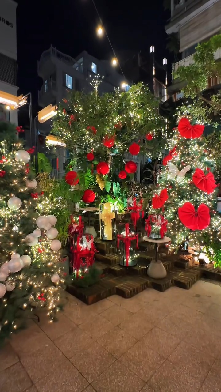 [☕️🇻🇳] Oromia Coffee – Lounge🥤 Top1Coffee ☕️ Không khí Giáng Sinh ngập tràn từng ngóch ngách tại Oromia Coffee

Video by @didaunao
—————————————————-

𝐎𝐫𝐨𝐦𝐢𝐚 𝐂𝐨𝐟𝐟𝐞𝐞 & 𝐋𝐨𝐮𝐧𝐠𝐞 , shares-0✔️ , likes-31❤️️ , date-2024-11-30 00:17:46🇻🇳🇻🇳🇻🇳📰🆕