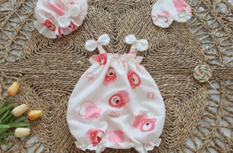 [🆕🇻🇳]  Babi Shop-Đồ thiết kế cho công chúa nhỏ của Mẹ! 🧑‍🧒❤️️👶⭐️ Shopee:
Body 2 dây chất đũi gân mềm mại cho bé  (tặng kèm nón & vớ)
Chất vải: Đũi gân mềm mịn
Size: sơ sinh -12kg
——————————————
Shopee:
Ship COD toa , shares-0✔️ , likes-1❤️️ , date-2024-12-03 01:05:12🇻🇳🇻🇳🇻🇳📰🆕