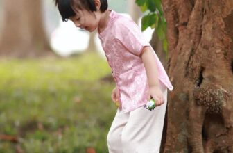 [???] Yi Closet Bán nét hồn nhiên, tặng kèm trang phục ?‍?❤️️?⭐️ Bà ba hồng quần trắng chưa bao giờ hết hot của Yi Closet. Cứ lâu lâu shop lại chụp bộ ảnh mới cho khách có thể xem thêm nhiều góc độ.
Bộ size3 (14-17kg, 1 , shares-0✔️ , likes-3❤️️ , date-2024-12-04 17:19:50????????