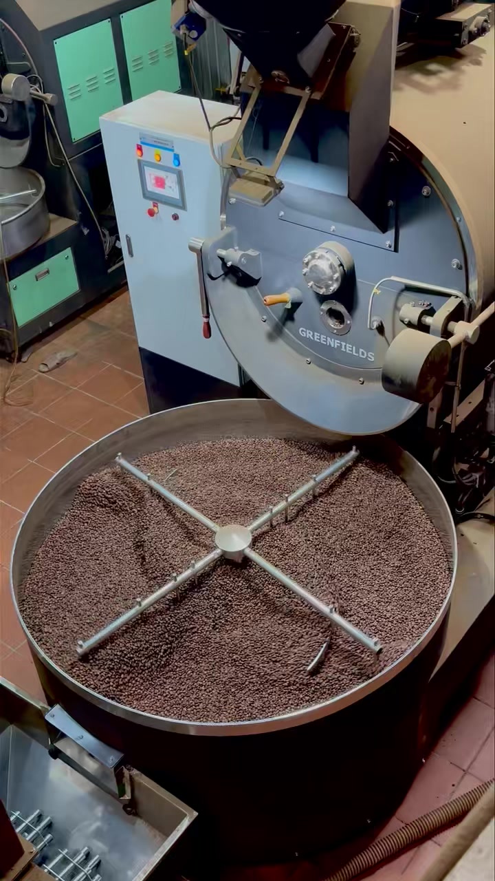 [☕️🇻🇳] Cà phê Đồng Xanh – Greenfields Coffee 🥤 Top1Coffee ☕️ Chào tháng 12 với hương cà phê thơm nồng và âm thanh rộn ràng của máy rang, như báo hiệu một mùa lễ hội cuối năm đầy bận rộn như , shares-0✔️ , likes-14❤️️ , date-2024-12-02 17:47:57🇻🇳🇻🇳🇻🇳📰🆕