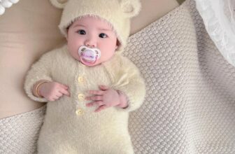 [???] Sulie House – Phụ kiện cho bé  ?‍?❤️️?⭐️ Hoá thân thành chú gấu nhỏ đáng yêu
Với set body lông gấu liền tất vừa ấm lại vừa mềm của nhà SulieSet này mặc khi đông về thì đúng chuẩn Mom ạ!Thiết k , shares-0✔️ , likes-2❤️️ , date-2024-12-04 16:47:30????????