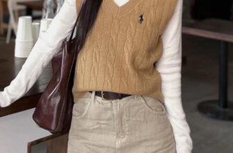 [???] Pomapan – Store vnxk – Thiết kế & Thời trang  ? Top1Fashion ?  A1272
Áo gile p.o.l.o len
Chất len dày dặn, mịn, màu nâu siu xinh
Phối cùng sơ mi, áo thun,… đều đẹp nhé ah
Size S M L
_____________________Visit us:  , shares-0✔️ , likes-2❤️️ , date-2024-12-04 02:07:58????????