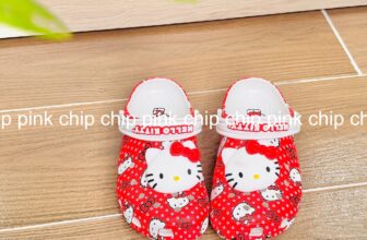 [🆕🇻🇳]  Chip Chip Pink-Chuyên sỉ và lẻ các loại “cờ rốc” và Jibbitz/ Sticker! 🧑‍🧒❤️️👶⭐️ 𝐻𝑒̂̀ 𝑙𝑜̂́ 𝐾𝑖𝑡𝑡𝑦
Nhìn cái màu là thấy không khí noel và tết tràn ngập rồi, thích quá. Mẫu này ở ngoài xinh lắm lắm luôn ấy ạ.
Size : 23-25
————— , shares-0✔️ , likes-1❤️️ , date-2024-12-04 23:16:03🇻🇳🇻🇳🇻🇳📰🆕