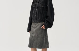 [???] Sai Gon Factory Outlet  ? Top1Fashion ?  𝗕𝗼𝗼𝘁𝘀 𝗔𝗶𝗻𝗼 𝗩𝗮-𝗴𝗮-𝗯𝗼𝗻𝗱
Là loại boots cao đến mắt cá chân có kiểu dáng hiện đại. Kiểu dáng được chế tác từ sự kết hợp giữa da đen và da tổng hợp với kiểu dán , shares-0✔️ , likes-2❤️️ , date-2024-12-05 22:00:22????????