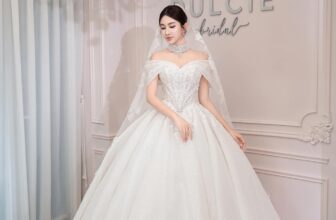 [🆕🇻🇳] Dulcie Bridal – Cửa hàng váy cưới 🤵🏻 Top1Wedding 👰🏻   𝐆𝐫𝐚𝐜𝐞, 𝐜𝐡𝐢𝐞̂́𝐜 𝐯𝐚́𝐲 𝐜𝐮̛𝐨̛́𝐢 𝐡𝐮𝐲𝐞̂̀𝐧 𝐭𝐡𝐨𝐚̣𝐢 𝐫𝐚̂́𝐭 đ𝐮̛𝐨̛̣𝐜 𝐜𝐚́𝐜 𝐧𝐚̀𝐧𝐠 𝐲𝐞̂𝐮…Phải công nhận là dù lễ cưới được tổ chức vào mùa hè hay mùa đông, dù trong thờ , shares-2✔️ , likes-4❤️️ , date-2024-12-05 23:54:51🇻🇳🇻🇳🇻🇳📰🆕