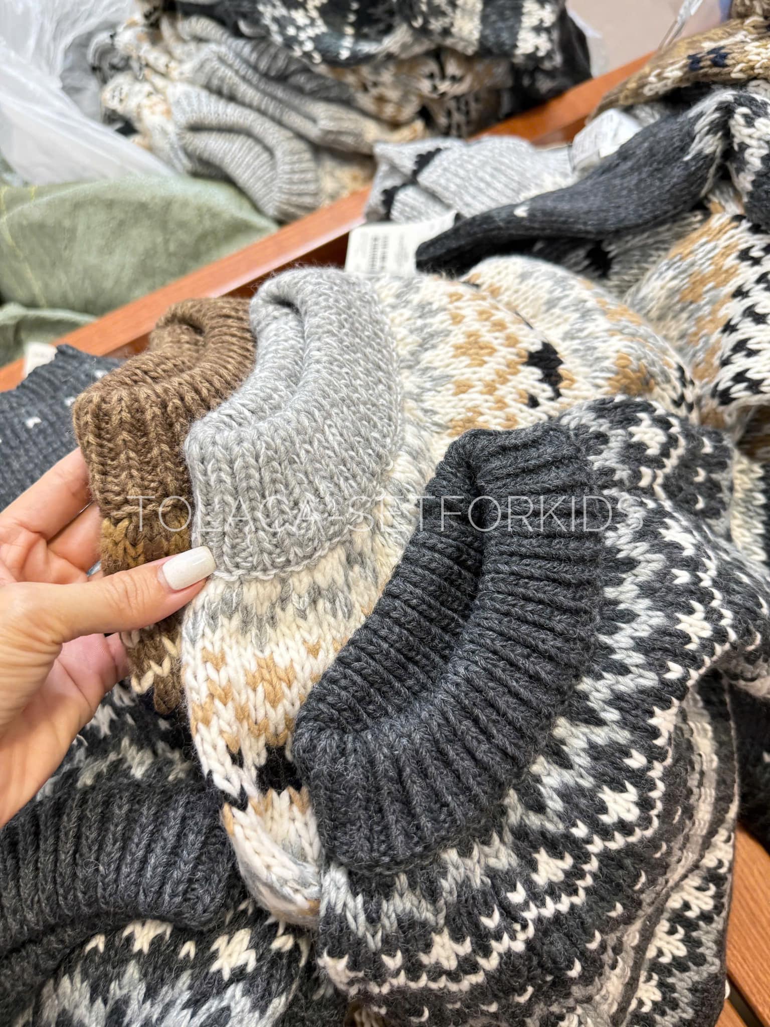 [🆕🇻🇳] Tớ là Cá – Set for Kids – Shop chuyên bán đồ bộ rời cho bé trai 0-7 tuổi 😎❤️️⭐️  HÀNG XỊNNNN: Áo len thổ cẩm xuất dư Tag hãng 4.900¥ khoảng hơn 800k. Giá tại shop chỉ 1/4: #195k/c.  Lô dư chỉ có 2 size: 100 (10-12kg), 140 (18-20kg), si , shares-1✔️ , likes-5❤️️ , date-2024-12-06 18:17:35🇻🇳🇻🇳🇻🇳📰🆕