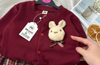 [🆕🇻🇳]  Lullabybaby – Thời trang cho bé 🧑‍🧒❤️️👶⭐️ Bộ này diện thu diện Tết thì lại hạp lí quá rồi
Sét áo chân váy được tặng bé thỏ xinh xinh _ vnxk nha
Size 90 7-9kg
100 10-12kg
110 13-15kg
120 16-17kg
13 , shares-0✔️ , likes-0❤️️ , date-2024-12-06 18:09:55🇻🇳🇻🇳🇻🇳📰🆕