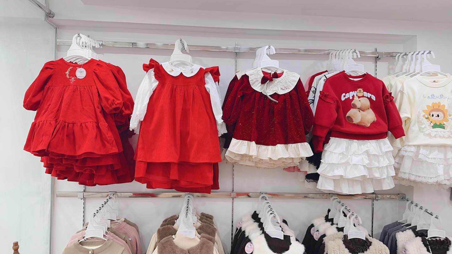 [🆕🇻🇳] Bắp Xinh Shop – Thời Trang Của Bé 🧑‍🧒❤️️👶⭐️ 𝐋𝐮𝐧𝐠 𝐋𝐢𝐧𝐡 𝐋𝐮𝐧𝐠 𝐋𝐢𝐧𝐡
𝐆𝐢á𝐧𝐠 𝐒𝐢𝐧𝐡 Đã Đế𝐧 𝐑ồ𝐢
Sắc đỏ đã ngập tràn ko gian mua sắm tại các cơ sở Bắp Xinh!
Cùng ghé qua cơ sở gần nhất nhà Bắp chọn đồ c , shares-0✔️ , likes-7❤️️ , date-2024-12-06 19:06:36🇻🇳🇻🇳🇻🇳📰🆕