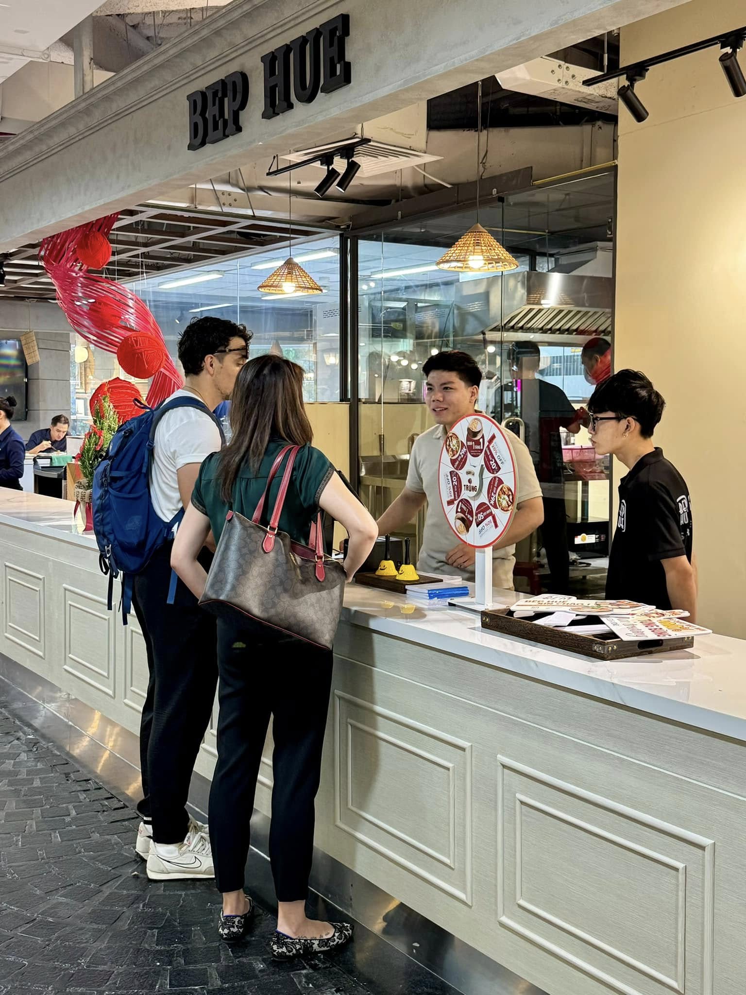 [🆕🇻🇳] Bếp Huế – Nhà hàng Việt Nam 🍔 Top1Food  🍜  Bếp Huế ngày đầu tại Diamond Plaza 

Ngày đầu tuy còn nhiều thiếu sót nhưng may mắn vẫn được khách thương yêu. Hẹn gặp mọi người tại khu Foodcourt – Diamo , shares-1✔️ , likes-29❤️️ , date-2024-12-07 01:37:43🇻🇳🇻🇳🇻🇳📰🆕