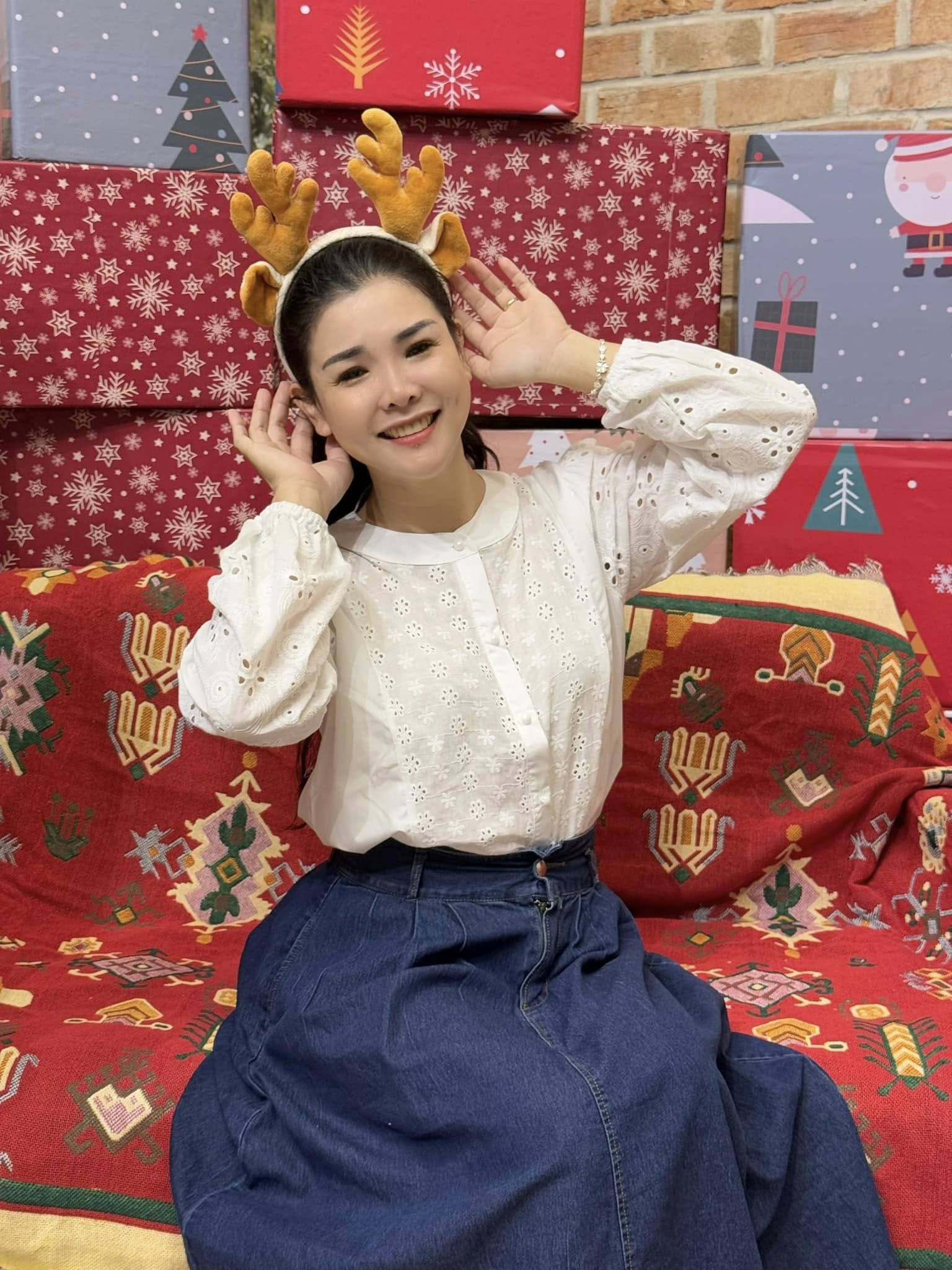 [☕️🇻🇳] DoveZi Coffee 🥤 Top1Coffee ☕️ Hôm nay được mấy chị đẹp ghé check-in DoveZi ạ
#noel2024 #dovezi #Tayninh #homies(*) 𝗗𝗼𝘃𝗲𝗭𝗶 𝗖𝗼𝗳𝗳𝗲𝗲 – 258 Nguyễn Văn Rốp, Phườ , shares-0✔️ , likes-37❤️️ , date-2024-12-06 22:28:06🇻🇳🇻🇳🇻🇳📰🆕