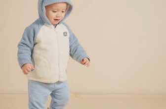 [🆕🇻🇳] Lullaby Baby Vietnam 😎❤️️⭐️ Trong những ngày rét lạnh, hẳn những chiếc áo khoác lông luôn là lựa chọn hàng đầu của Mẹ để ủ ấm con, nhất là những khi ra đường.
Áo khoác chất liệu Vải l , shares-0✔️ , likes-4❤️️ , date-2024-12-09 21:37:49🇻🇳🇻🇳🇻🇳📰🆕