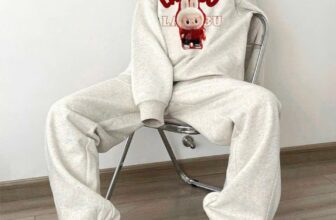 [🆕🇻🇳]  Melon House Chuyên quần áo xuất dư chất xịn, mịn 🧑‍🧒❤️️👶⭐️ Đồ đôi mẹ và bé cùng diện ạ
Set nỉ dày dặn ấm áp cho hai mẹ con, phải gọi là không thể lẫn vào đám đông lun ạ!!
Bộ labubu mẹ size S-M-L(40-60kg)
Bảng size , shares-0✔️ , likes-20❤️️ , date-2024-12-07 21:20:23🇻🇳🇻🇳🇻🇳📰🆕