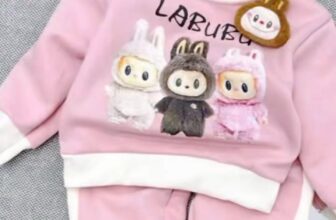 [🆕🇻🇳]  Melon House Chuyên quần áo xuất dư chất xịn, mịn 🧑‍🧒❤️️👶⭐️ Set nỉ da cá Labubu sale mạnh
Chỉ 135k/ bộ đẹp như hình ạ. Áo đính kèm gấu xinh yêu lắm ạ!!!
Đặc biệt mua 2 bộ còn 255k!?!
Size 10-20kg
, shares-0✔️ , likes-1❤️️ , date-2024-12-08 03:57:47🇻🇳🇻🇳🇻🇳📰🆕