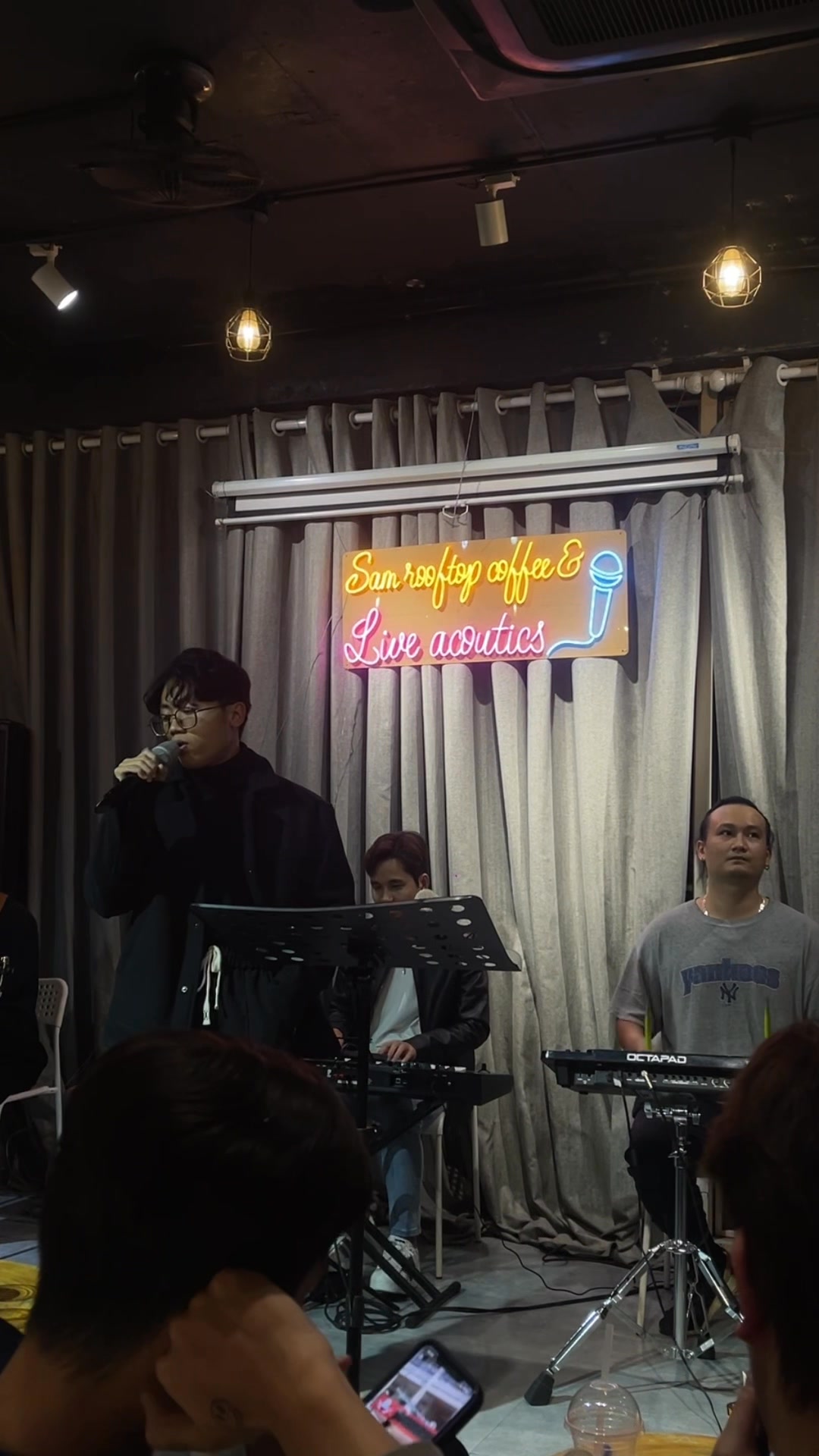 [☕️🇻🇳] Sam Rooftop Coffee 🥤 Top1Coffee ☕️  ĐÊM NHẠC T6 & Cn SAM CỨ HẸN LẠI LÊN ẠKhách giao lưu mà cứ ngỡ ca sĩ hay quá ạ
, shares-0✔️ , likes-10❤️️ , date-2024-12-06 21:40:57🇻🇳🇻🇳🇻🇳📰🆕