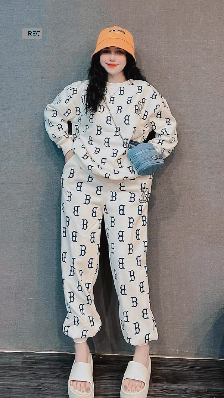 [???] MLB Việt Nam ? Top1Fashion ?  Đông về rồi phải rước ngay một “em” thôi ạ
, shares-0✔️ , likes-5❤️️ , date-2024-12-08 01:04:31????????