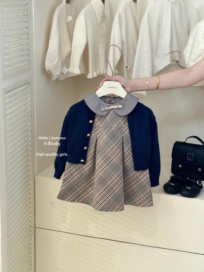 [🆕🇻🇳]  Baby Sweet – Chuyên quần áo trẻ em tqxk, little maven, jumping meters , malwee … và phụ kiện trẻ em 🧑‍🧒❤️️👶⭐️ Set siêu sang chảnh cho bé , màu cực Tây
Size : 90-100-110-120-130-140 ( 11-30kg )
Giá #305k ( áo + váy )
Hàng sẵn ak.
 , shares-0✔️ , likes-1❤️️ , date-2024-12-09 03:20:57🇻🇳🇻🇳🇻🇳📰🆕