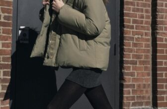 [🆕🇻🇳] The Cyan Pearl VNXK 👕 Top1Fashion 👗  Khoác phao ZAR4 vừa xuất xong, còn chưa lên web mẫu mặc màu đen luôn, dáng béo béo ấm áp, chống nước đi mưa phùn ok luôn, trẻ trung dễ phối đồ, sz XS S M
L , shares-0✔️ , likes-4❤️️ , date-2024-12-10 03:15:05🇻🇳🇻🇳🇻🇳📰🆕