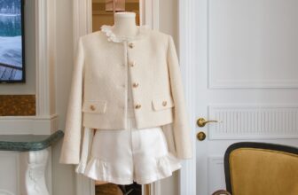 [🆕🇻🇳] H e s T i a 👕 Top1Fashion 👗  𝐄𝐯𝐞𝐥𝐲𝐧 𝐉𝐚𝐜𝐤𝐞𝐭  – 𝐋𝐲𝐝𝐢𝐚 𝐬𝐡𝐢𝐫𝐭- 𝐌𝐨𝐫𝐞𝐥𝐚 𝐬𝐡𝐨𝐫𝐭Trở lại với chất liệu Dạ cao cấp ấm áp nhưng không mất đi vẻ nữ tính, trẻ trung với bản phối hài hoà của ren bè , shares-2✔️ , likes-6❤️️ , date-2024-12-07 02:13:06🇻🇳🇻🇳🇻🇳📰🆕