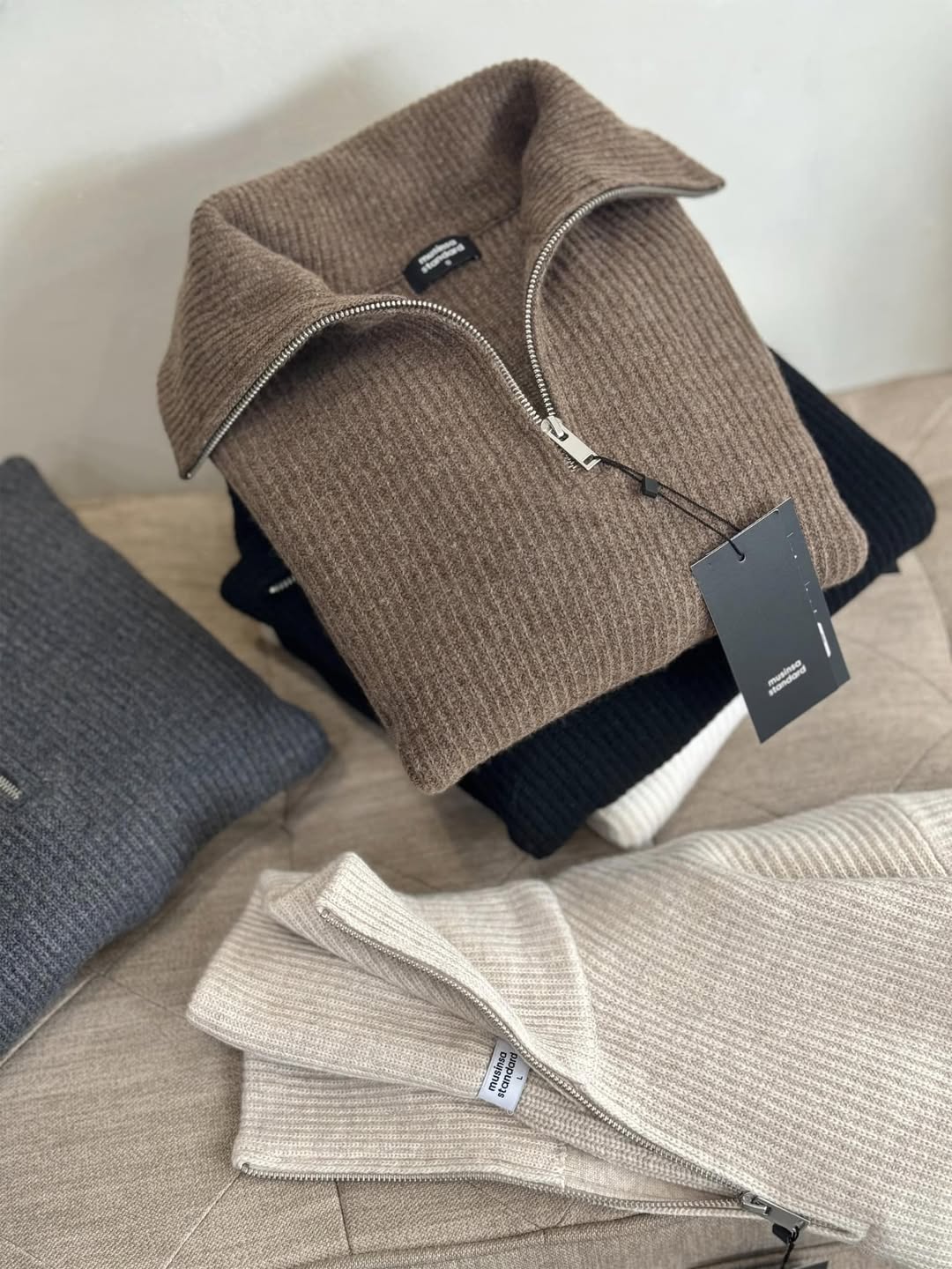 [🆕🇻🇳] RITZ – Vnxk dư xịn 👕 Top1Fashion 👗  Mê cái tone màu trầm ấm này ghê các chị ạ – chuẩn vibe mùa Đông – mix thêm em áo cổ lọ trắng ở trong thì xinh phải biết
Mã hàng độc chỉ có tại RITZ – kiểu , shares-1✔️ , likes-20❤️️ , date-2024-12-09 18:49:40🇻🇳🇻🇳🇻🇳📰🆕