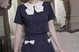 [🆕🇻🇳] LAGOM – A local brand in Viet Nam! We create styles for beautiful queens 👕 Top1Fashion 👗  LAGOM gửi gắm 𝑫𝒂𝒊𝒔𝒚 𝑺𝒆𝒕 – một thiết kế hoàn toàn mới mẻ, trendy dành nàng những nàng yêu thích style tiểu thư, nhẹ nhàng.Form áo và váy ôm vừa phải tôn  , shares-6✔️ , likes-82❤️️ , date-2024-12-10 01:53:50🇻🇳🇻🇳🇻🇳📰🆕