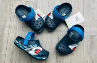 [🆕🇻🇳]  Aiko Kids – Thời Trang Cho Bé – Cửa hàng chuyên dép sục, giày lười và phụ kiện, charm gắn dép 🧑‍🧒❤️️👶⭐️ ￼Giày sục trẻ em , Dép sục Cross màu xanh cá mập cho bé trai
Em Còn 2 đôi duy nhất salee
#200k
1 size 24-25 chan 14-15cm mang vua
1 size 31-32 chan 19-20 , shares-1✔️ , likes-1❤️️ , date-2024-12-09 03:36:22🇻🇳🇻🇳🇻🇳📰🆕