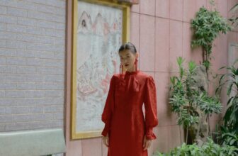 [???] SY STORE – Cửa hàng quần áo ? Top1Fashion ?  “Mảnh mai dáng liễu duyên đằm thắm
Tha thiết hồn xuân nghĩa đậm đà”Quý phái và kiêu kỳ tựa như viên ngọc toả sáng lấp lánh nhưng không hề phô trương. Vẽ  , shares-1✔️ , likes-5❤️️ , date-2024-12-08 18:35:51????????