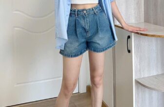 [???] Moon House Shop vnxk – 128/25 Lê Đức Thọ p6 Q. gò vấp HCM ? Top1Fashion ?  Quần short Wh o a u  gấu bao đẹp đỉnh chất jean cotton mềm siêu đẹp dày dặn cầm là mê liền
Con này thêu gấu đẹp  full tag mạc,fom cũng đẹp , fom này mặc vớ , shares-0✔️ , likes-3❤️️ , date-2024-12-09 19:49:33????????