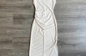 [🆕🇻🇳] ViS Store 👕 Top1Fashion 👗  M4NG0 MIDI DRESS
Giá: 275k
———————————–
Đầm midi thiết kế nhún một bên, form tôn dáng, có mút đệm vai. Chất thun len cotton mịn, mềm , shares-0✔️ , likes-7❤️️ , date-2024-12-10 17:45:35🇻🇳🇻🇳🇻🇳📰🆕