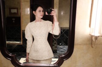 [🆕🇻🇳] Amy Store – nhãn hiệu thời trang thiết kế cao cấp, trẻ trung, hiện đại, nữ tính và thanh lịch 👕 Top1Fashion 👗  𝐌𝐨̂̃𝐢 𝐛𝐮̛𝐨̛́𝐜 đ𝐢, 𝐦𝐨̣̂𝐭 𝐜𝐚̂𝐮 𝐜𝐡𝐮𝐲𝐞̣̂𝐧 𝐜𝐮̉𝐚 𝐧𝐚̀𝐧𝐠 𝐭𝐡𝐨̛…
Có những chiếc váy không chỉ là trang phục, mà còn là tâm trạng, là cảm hứng để nàng bước đi giữa  , shares-0✔️ , likes-23❤️️ , date-2024-12-17 16:00:16🇻🇳🇻🇳🇻🇳📰🆕