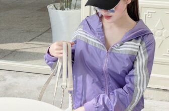 [???] LOLO. Boutique ? Top1Fashion ?  Khoác dù qc hàng 2 lớp
Có túi trong túi ngoài khoá kéo
Dù nhà e hàng nhập L1
Chất dù nhẹ ko thấm nước, phản quang, phom vừa, túi khoá kéo
45-60 kg
3&# , shares-0✔️ , likes-0❤️️ , date-2024-12-13 03:16:25????????