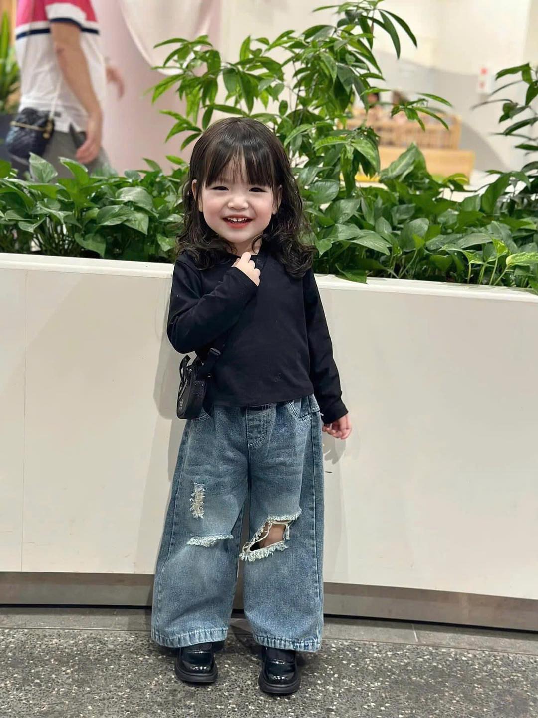 [🆕🇻🇳] Tommy baby – Quần áo sơ sinh & trẻ em 🧑‍🧒❤️️👶⭐️ #159kkkk________159k

 SÉT ÁO PHÔNG ĐEN DÀI TAY MIX QUẦN JEAN SUÔNG RÁCH  GỐI CHO BG NEW 

Set jeans giặt mềm xinh xắn – áo cotton 100%

Size 100: 8-11kg 
 , shares-0✔️ , likes-50❤️️ , date-2024-12-11 16:27:53🇻🇳🇻🇳🇻🇳📰🆕