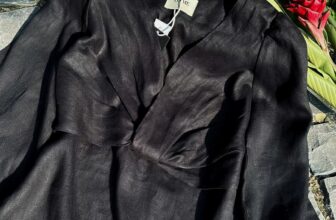 [🆕🇻🇳] OnmeLocal – 𝐒𝐨𝐦𝐞𝐭𝐡𝐢𝐧𝐠 𝐀𝐛𝐨𝐮𝐭 𝐋𝐢𝐧𝐞𝐧 𝐁𝐲 𝐎𝐍𝐌𝐄 – 𝐃𝐞𝐬𝐢𝐠𝐧 𝐈𝐧 𝐁𝐢𝐧𝐡 𝐃𝐮𝐨𝐧𝐠,𝐕𝐢𝐞𝐭𝐧𝐚𝐦 👕 Top1Fashion 👗  Tazanny là chiếc váy đầu tiên có đủ ba tone màu mà Onme mê. Thiết kế cổ V cùng phần xoắn độc đáo trong form váy babydoll kinh điển. Sắc đen tuyền của Tazan , shares-3✔️ , likes-21❤️️ , date-2024-12-11 00:40:35🇻🇳🇻🇳🇻🇳📰🆕