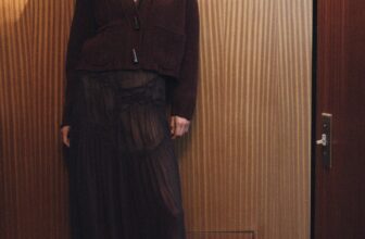 [???] V.I.C – XUẤT KHẨU – Hàng xuất khẩu có sẵn ? Top1Fashion ?  CHUNKY-KNIT CARDIGANThêm một mẫu đỏ wine-trending phục vụ chị em. Màu đỏ năm nay được ưu ái, toàn mã đẹp của đẹp thôi, chất lượng uy tín luôn.—
Hàng  , shares-0✔️ , likes-0❤️️ , date-2024-12-10 18:00:08????????