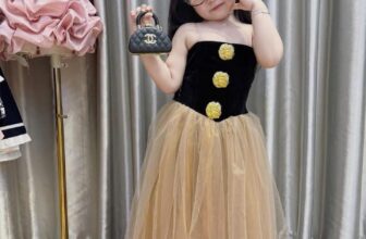 [🆕🇻🇳]  Suri baby kids – Thời trang cho bé thiết kế, hàng QC Cao Cấp 😎❤️️⭐️ Nhìn thôi thấy HOT rần rần rồi. Sang chảnh cỡ này thì bn dịp lễ tết e cân đc tất. Mặc tết, đi tiêc, đi chơi, sinh nhật… e thiết kế thêm áo khoác mua rời  , shares-0✔️ , likes-23❤️️ , date-2024-12-10 18:09:29🇻🇳🇻🇳🇻🇳📰🆕