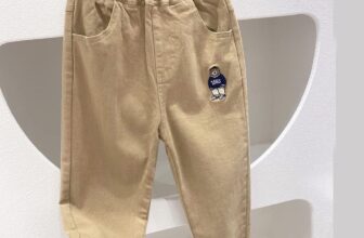 [🆕🇻🇳] Bùi Cốm shop – Quần áo trẻ em xuất khẩu 🧑‍🧒❤️️👶⭐️ HÀNG CÓ SẴN
Quần kaki gấu, chất mềm mại mặc thích lắm.
* Size 100
* Sale 150k/c
* Hàng có sẵn tại 128 Hoa Bằng, HN
* Ship hàng toàn quốc
, shares-0✔️ , likes-3❤️️ , date-2024-12-11 17:20:27🇻🇳🇻🇳🇻🇳📰🆕