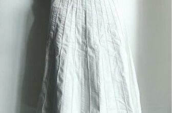 [???] ELIS Shop vnxk – 12 thiên hộ dương p1 Q. Gò vấp HCM  ? Top1Fashion ?  Chân váy Massimo dutti màu trắng xương cá nay về hàng rồi, nhìn sơ thôi đã thấy xịn đẹp đỉnh rồi, chất jean của nó mướt xịn lắm nhá
Full tag mạc bao hàng l , shares-0✔️ , likes-1❤️️ , date-2024-12-10 19:14:31????????