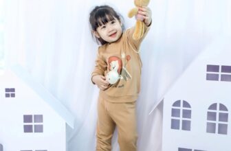 [🆕🇻🇳]  UalaRogo – Made in Vietnam – Thương hiệu thời trang phụ kiện cao cấp cho bé từ 0-4 tuổi 🧑‍🧒❤️️👶⭐️ 𝑹𝒐𝒍𝒍 𝒖𝒑 𝒉𝒂𝒑𝒑𝒚 𝒎𝒐𝒎𝒆𝒏𝒕𝒔
Cuộn mình trong chiếc chăn ấm và tận hưởngkhông khí lạnh giá của mùa đông, trên chiếc đệm êm ái. Khoác lên bộ quần áo thơm ngát mẹ v , shares-0✔️ , likes-6❤️️ , date-2024-12-13 02:00:01🇻🇳🇻🇳🇻🇳📰🆕