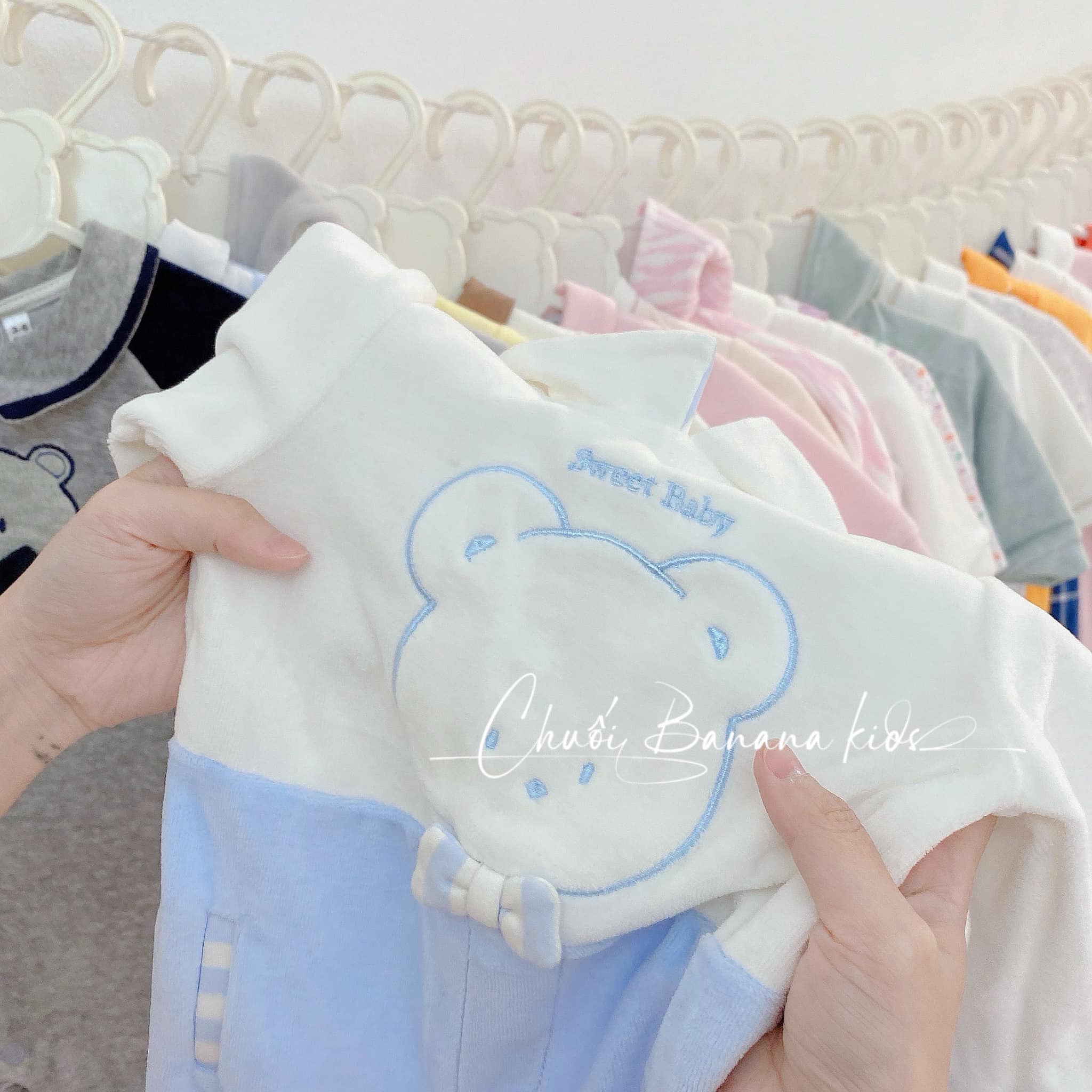 [🆕🇻🇳] Chuối-Banana Kids-chuyên quần áo sơ sinh, trẻ em xuất khẩu, hàng xuất dư, QC 🧑‍🧒❤️️👶⭐️ Em lên cận chất vải cho các mẹ xem ạ
Chất nỉ nhung mềm mịn, không lo dặm ngứa, lớp cotton mặt trong co dãn thoáng mát dễ chịu
, shares-0✔️ , likes-6❤️️ , date-2024-12-11 16:29:26🇻🇳🇻🇳🇻🇳📰🆕